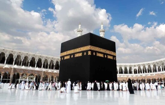 সরকারি ব্যবস্থাপনায় হজের ৩ প্যাকেজ ঘোষণা, বিমান ভাড়া কমলো প্রায় ১৩ হাজার টাকা