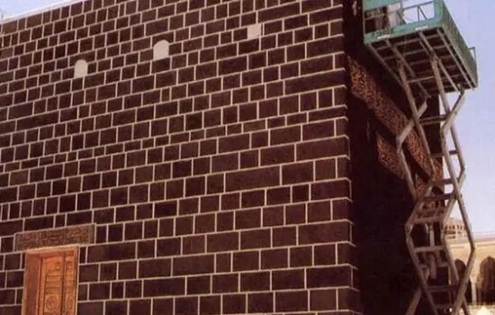 গিলাফ ছাড়া কাবা শরিফ দেখতে কেমন