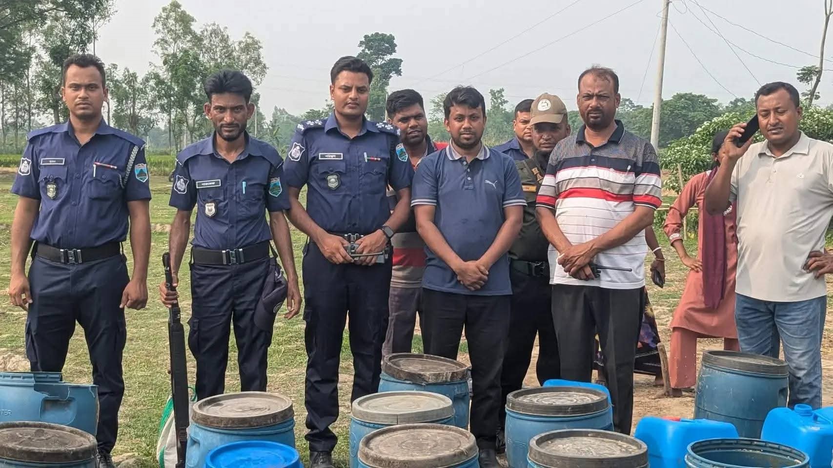 ধামইরহাটে যৌথ অভিযানে ৫ হাজার লিটার চোলাইমদ ধ্বংস