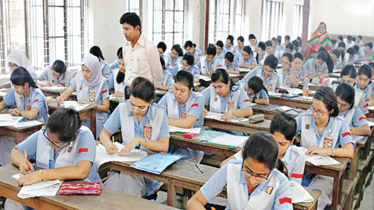 এসএসসি পরীক্ষা : প্রথম দিনে বহিষ্কার-অনুপস্থিতির সংখ্যা জানাল বোর্ড