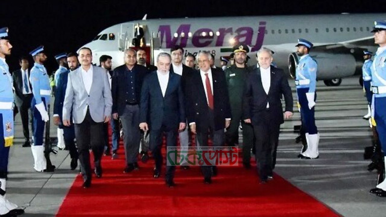 পাকিস্তানে ইরানের পররাষ্ট্রমন্ত্রীর সফর ও কূটনৈতিক আলোচনা