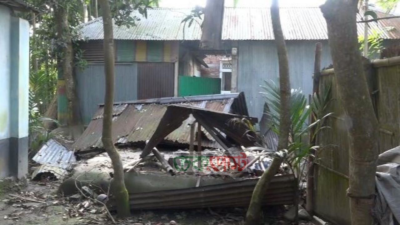 নীলফামারীতে আতঙ্কে পলাতক পরিবার, ২৫ বাড়িতে ভাঙচুর-লুটপাটের অভিযোগ