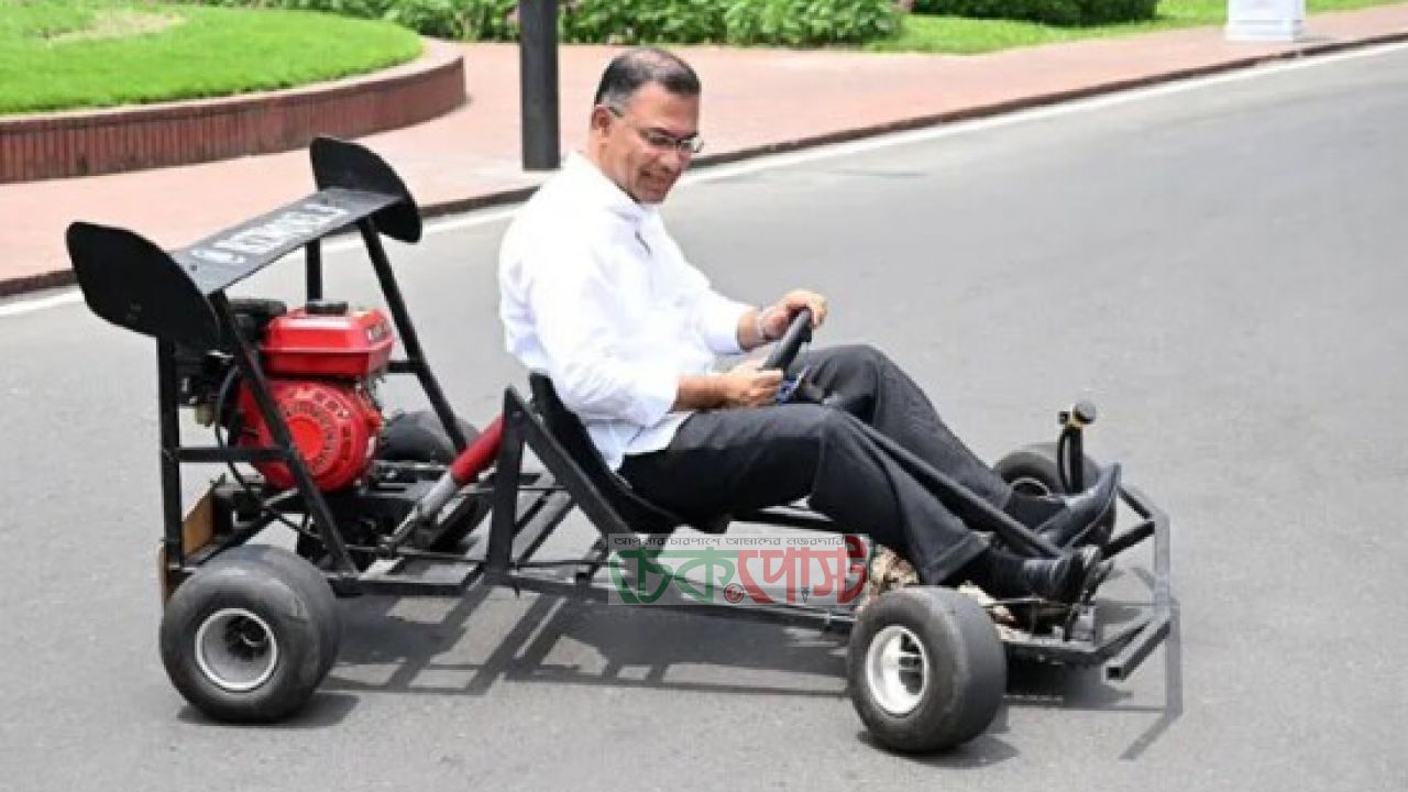 তরুণ রিজওয়ানের বানানো ‘গো-কার্ট’ চালালেন প্রধানমন্ত্রী তারেক রহমান