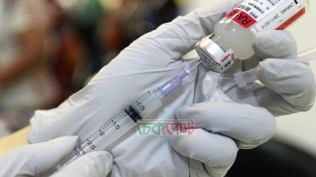 টিকা সংকটের তথ্য দিলেই শাস্তি স্বাস্থ্য কর্মকর্তাদের বিরুদ্ধে ব্যবস্থা নিয়ে বিতর্ক