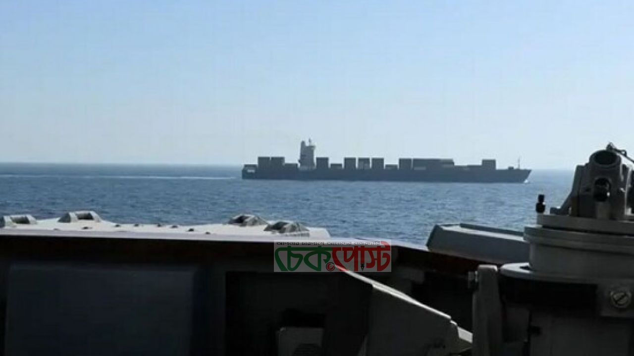 মার্কিন অবরোধ উপেক্ষা: হরমুজ পাড়ি দিল ৫২ ইরানি জাহাজ