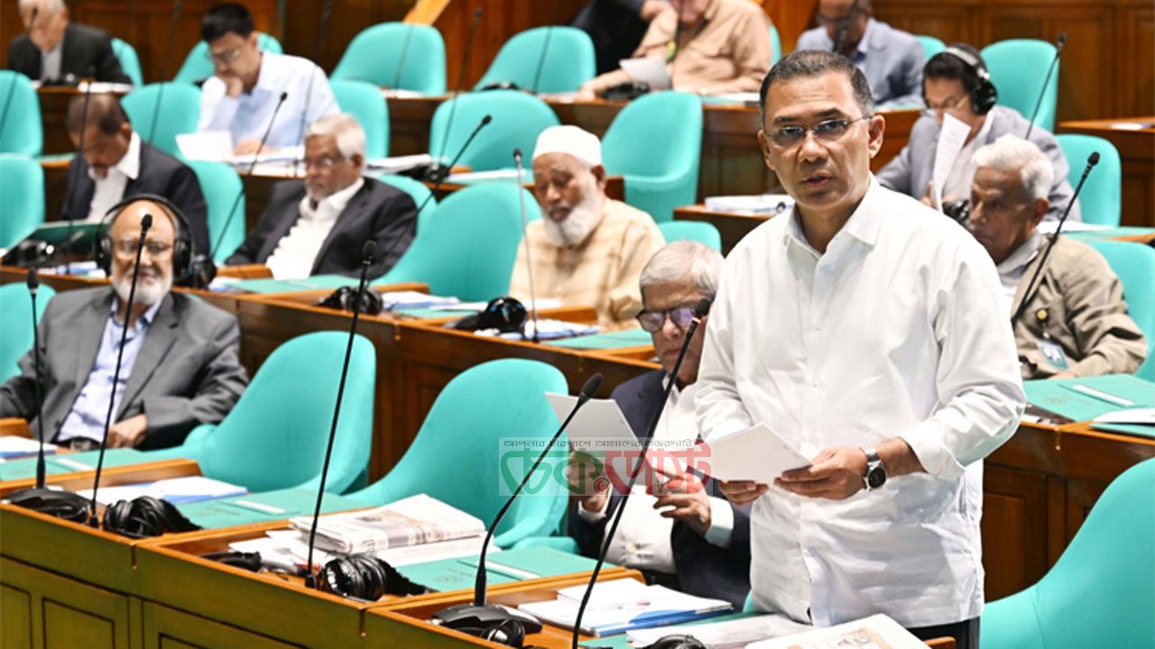 প্রাথমিক শিক্ষকদের বেতন বাড়ানোর ঘোষণা প্রধানমন্ত্রীর