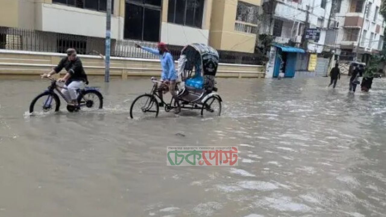 ১ ঘণ্টার বৃষ্টিতেই ডুবল চট্টগ্রাম নগর