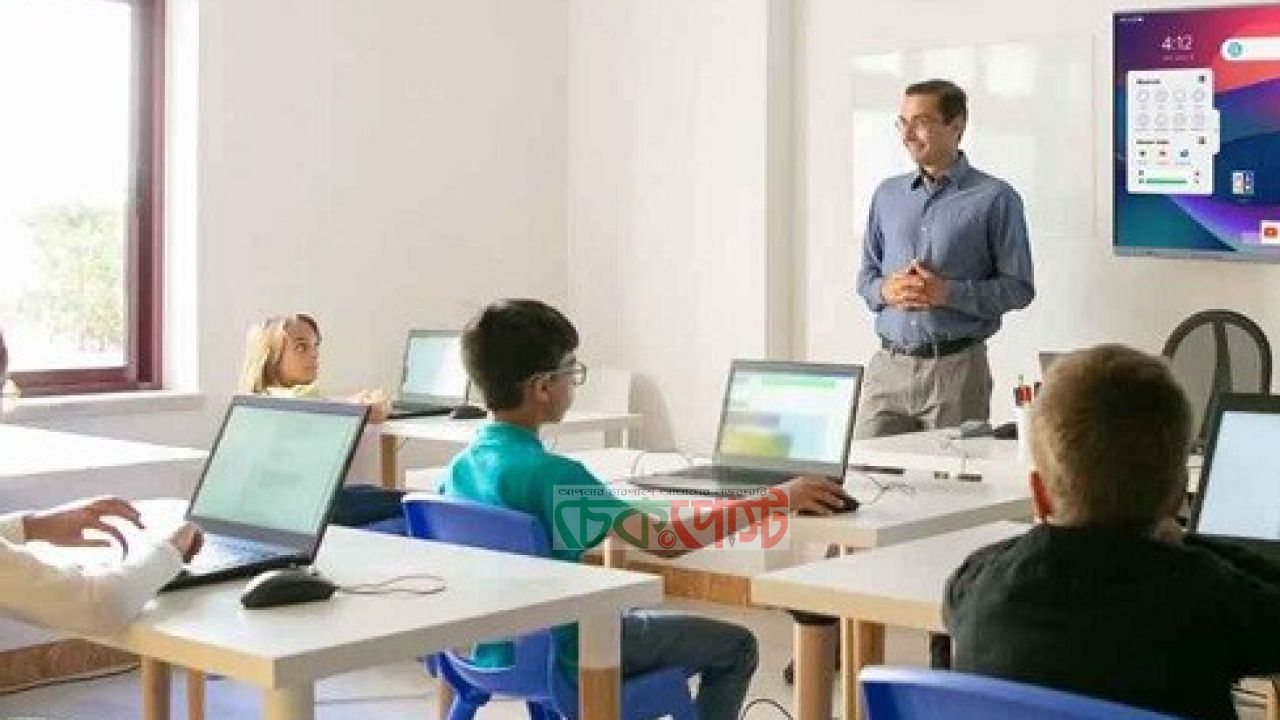মাধ্যমিক শিক্ষায় স্মার্ট ক্লাসরুম, সরকারের বড় ডিজিটাল উদ্যোগ