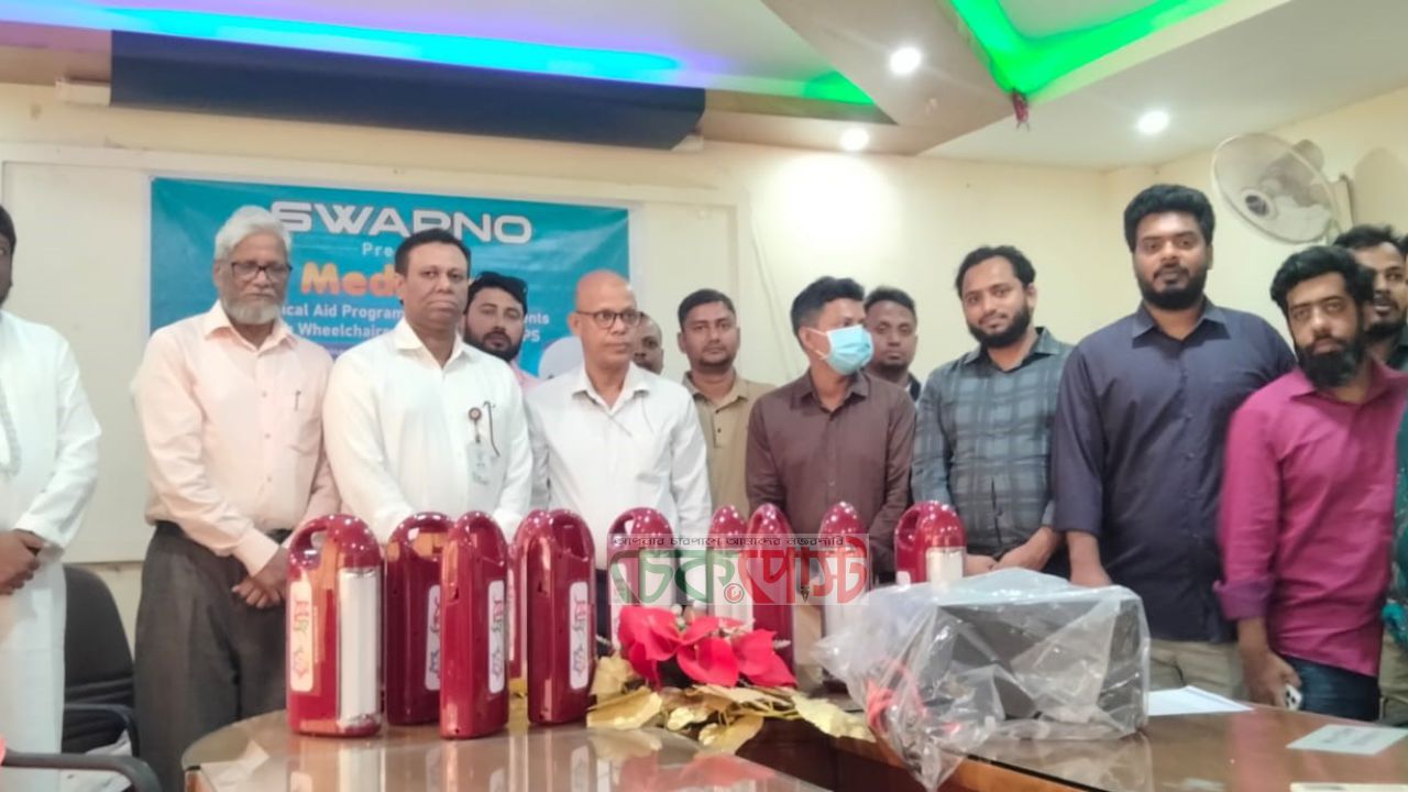 লোডশেডিং দুর্ভোগে পাশে ‘স্বপ্ন’, হাসপাতালে সরঞ্জাম বিতরণ