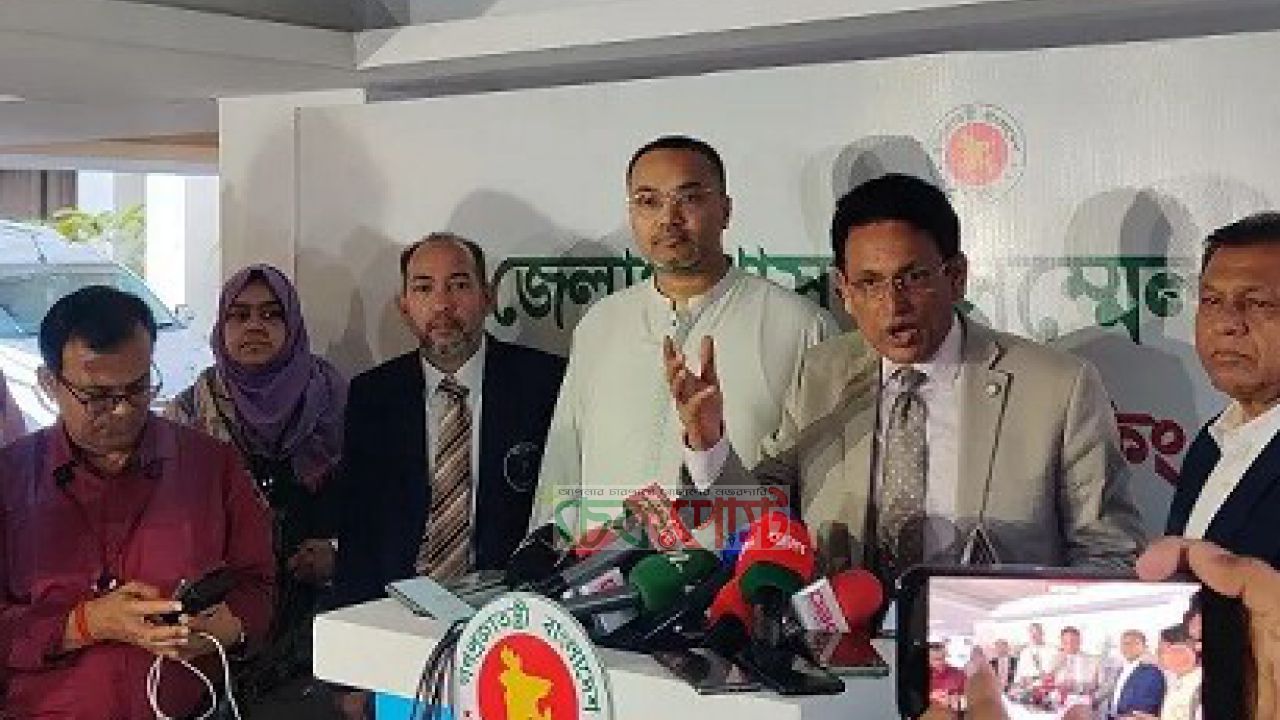 স্কুলে আসতে চায় না শিক্ষার্থীরা-ডিসিদের উদ্বেগ শিক্ষামন্ত্রীর কাছে