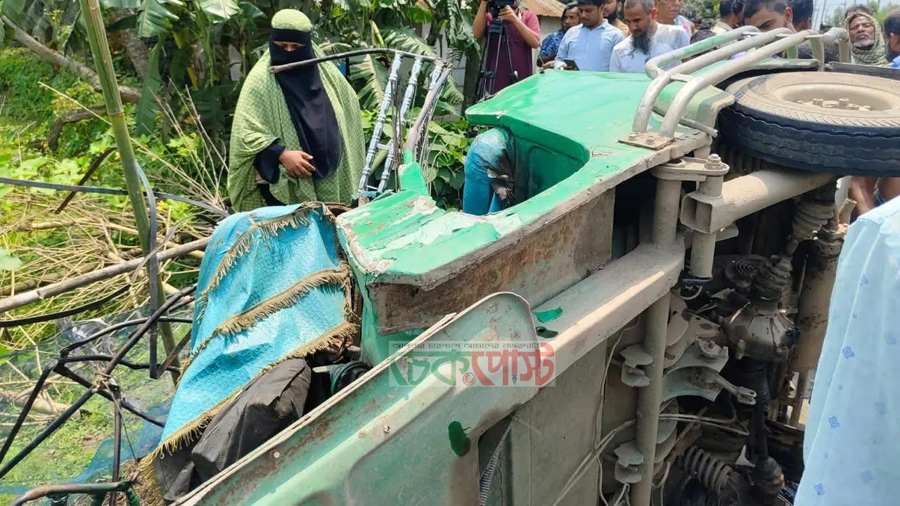 মুক্তাগাছায় ট্রাক-সিএনজি সংঘর্ষে নিহত বেড়ে ৪, ভয়াবহ সড়ক দুর্ঘটনা