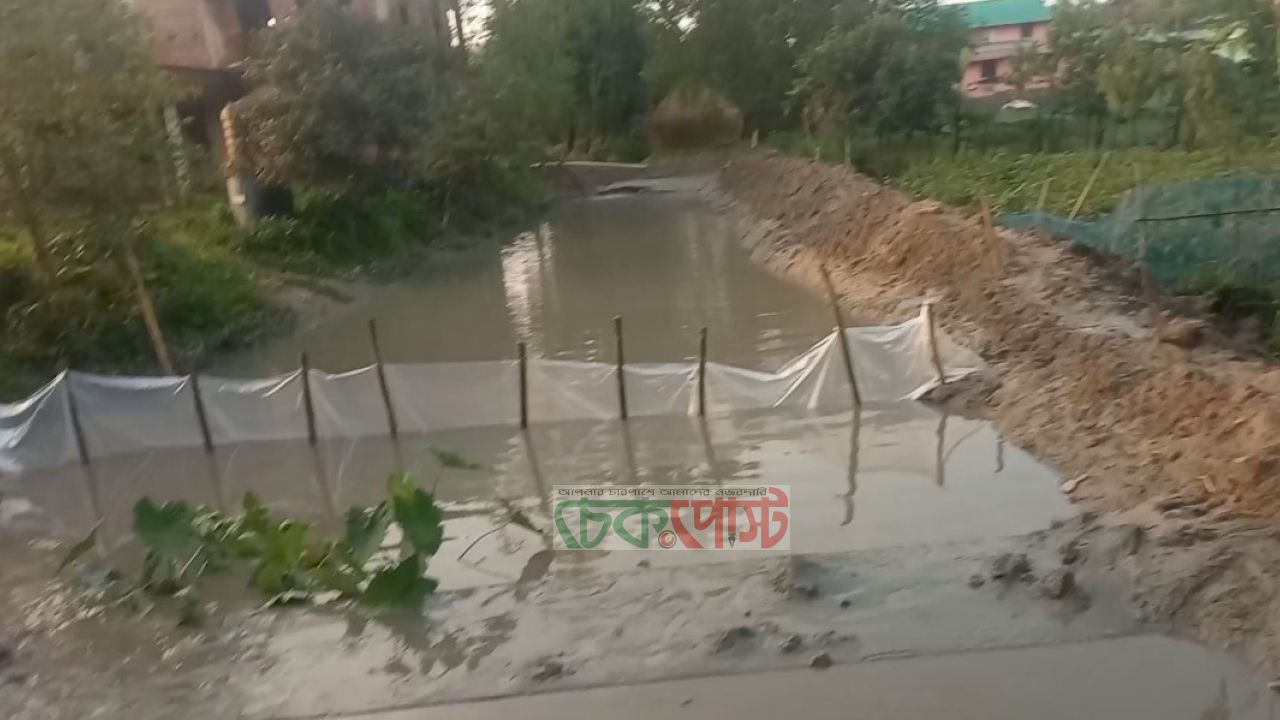 সরকারি খাল দখল অব্যাহত, নাসিরনগরে নতুন করে বালু উত্তোলন