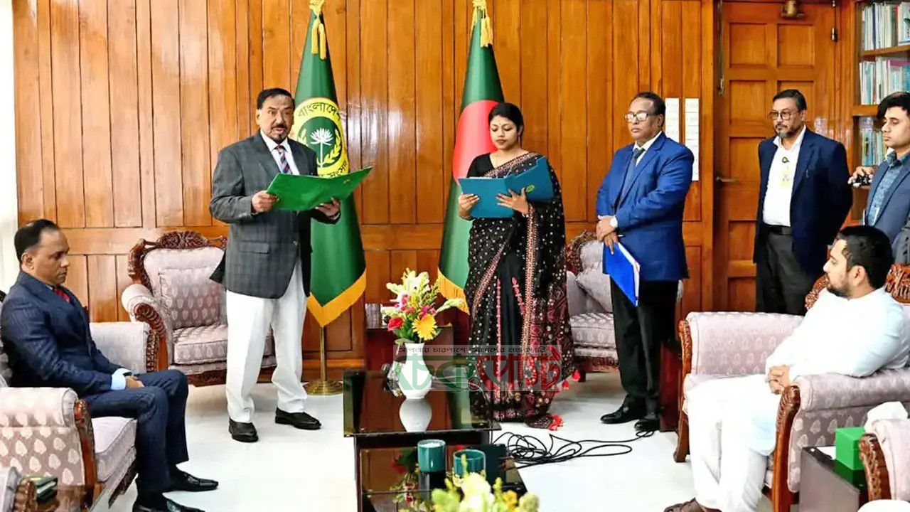 বিতর্ক পেরিয়ে এমপি হলেন নুসরাত, নিলেন শপথ