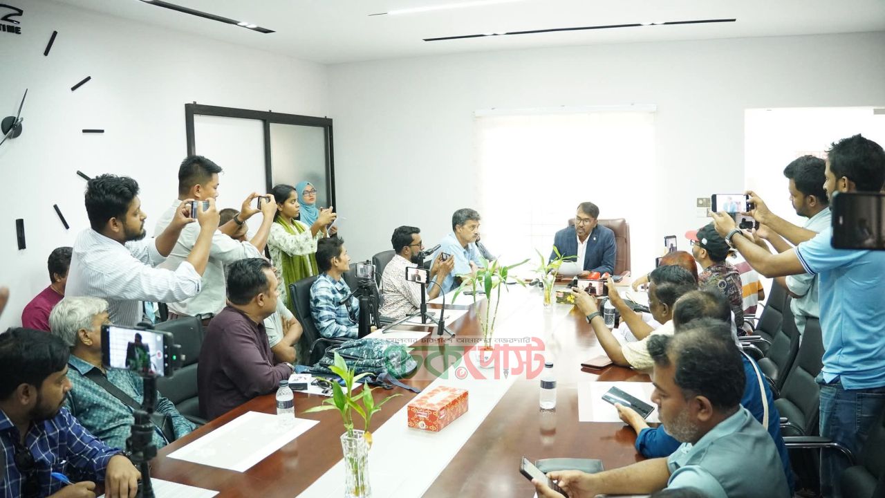 রাবিপ্রবিতে সংকট ভিসির জরুরি সংবাদ সম্মেলন