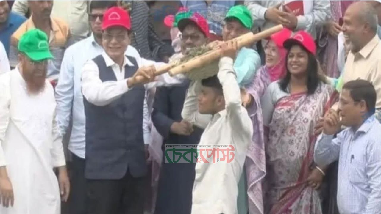 কুড়িগ্রামে খাল খনন কর্মসূচির উদ্বোধন করলেন ত্রাণমন্ত্রী