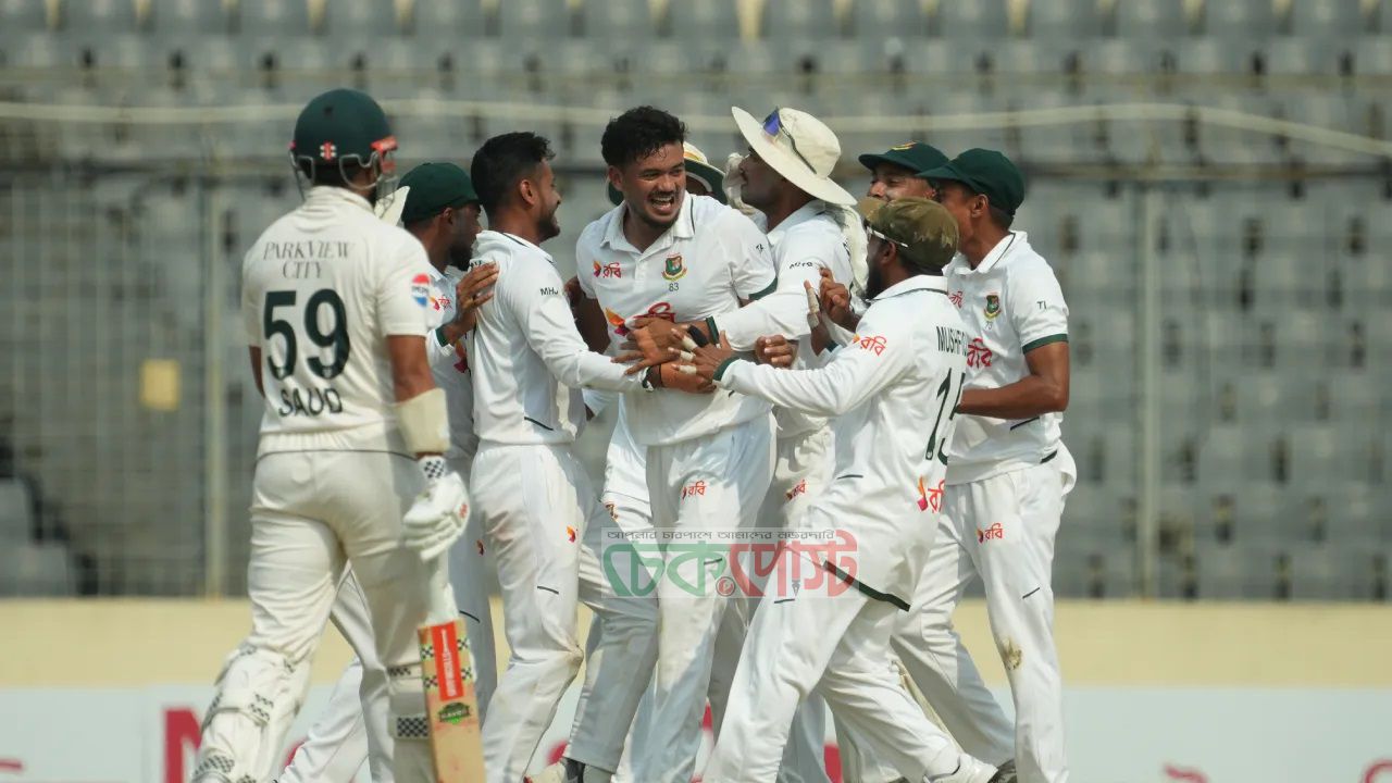 চা-বিরতির পর জোড়া আঘাত! মিরপুর টেস্টে ম্যাচে ফিরল বাংলাদেশ