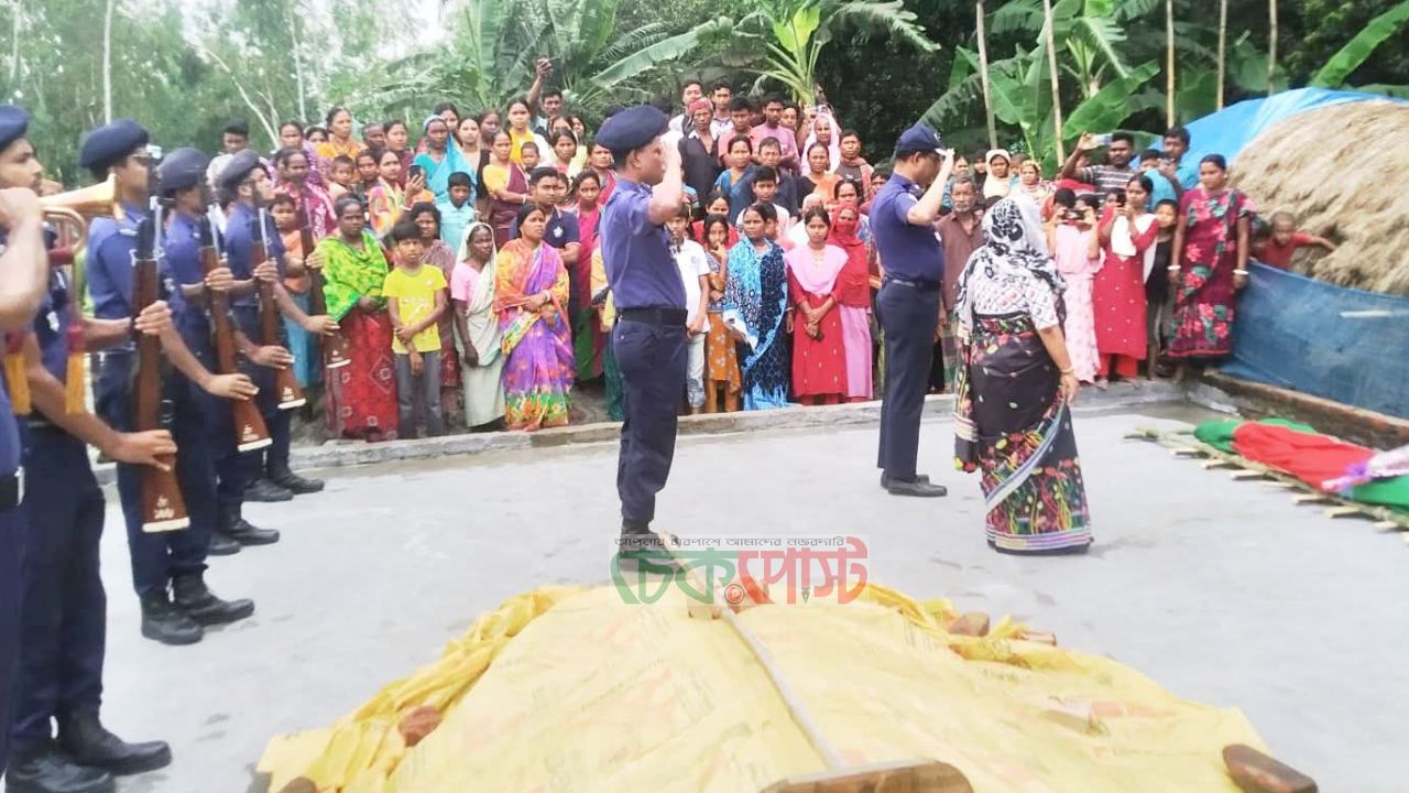 ঠাকুরগাঁওয়ে বীরাঙ্গনা টেপরী রানীকে রাষ্ট্রীয় মর্যাদায় শেষ বিদায়