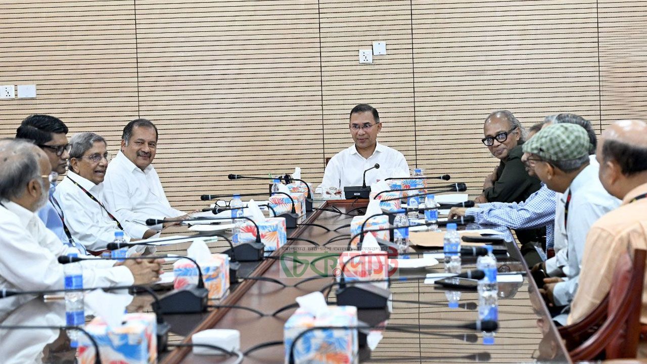 তারেক রহমানের সঙ্গে শীর্ষ সম্পাদকদের বৈঠক সচিবালয়ে