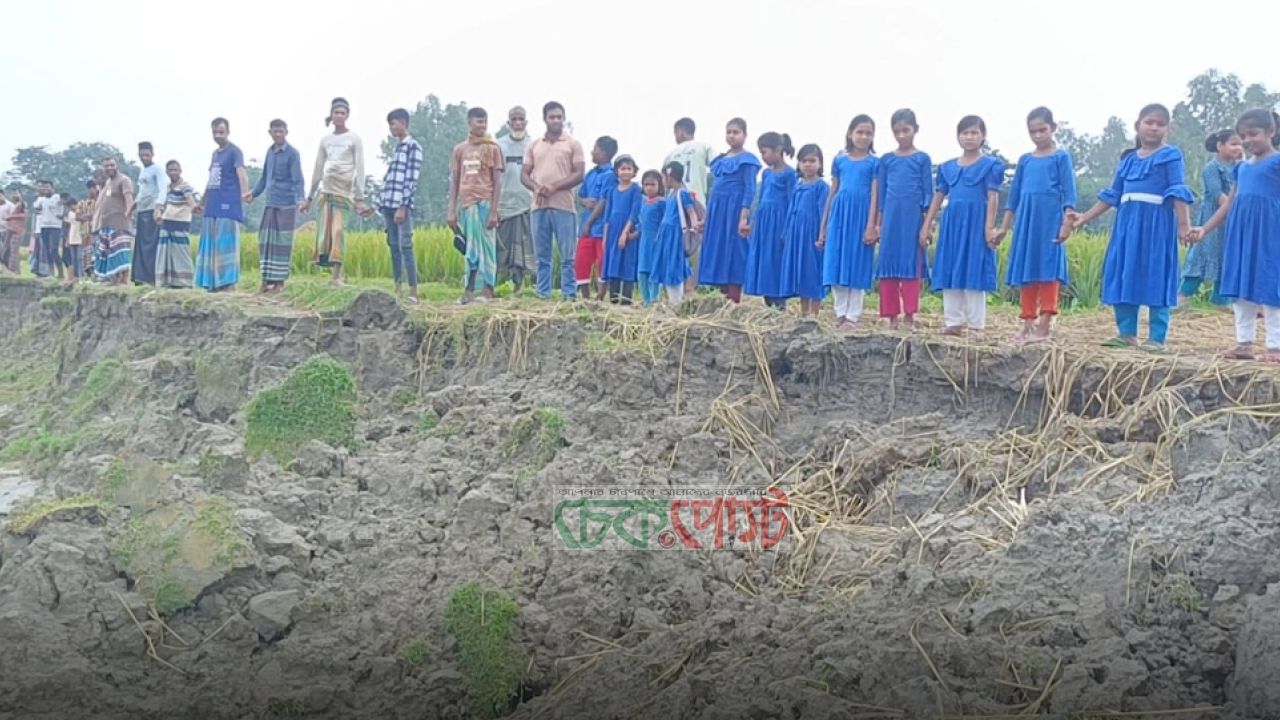 ধরলা নদীর ভয়াবহ ভাঙনে আতঙ্ক, দ্রুত ব্যবস্থা চায় এলাকাবাসী