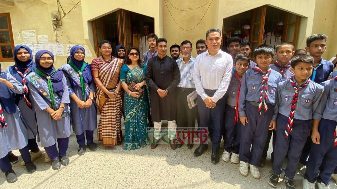 বেড়ায় আলহেরা একাডেমিতে প্রধানমন্ত্রীর বিশেষ সহকারিকে সংবর্ধনা