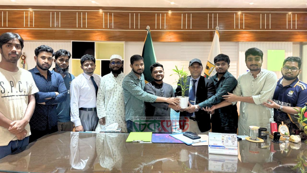 নবনিযুক্ত উপাচার্যকে পরিবেশবান্ধব উপহার দিয়ে শুভেচ্ছা জানাল জাবিপ্রবি সাংবাদিক সমিতি