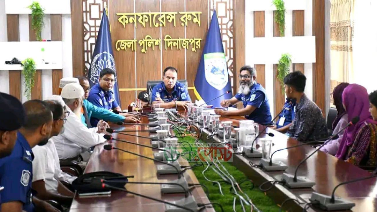পুলিশ লাইন স্কুলের মেধাবীদের হাতে শিক্ষাবৃত্তি, ক্রেস্ট ও সনদ