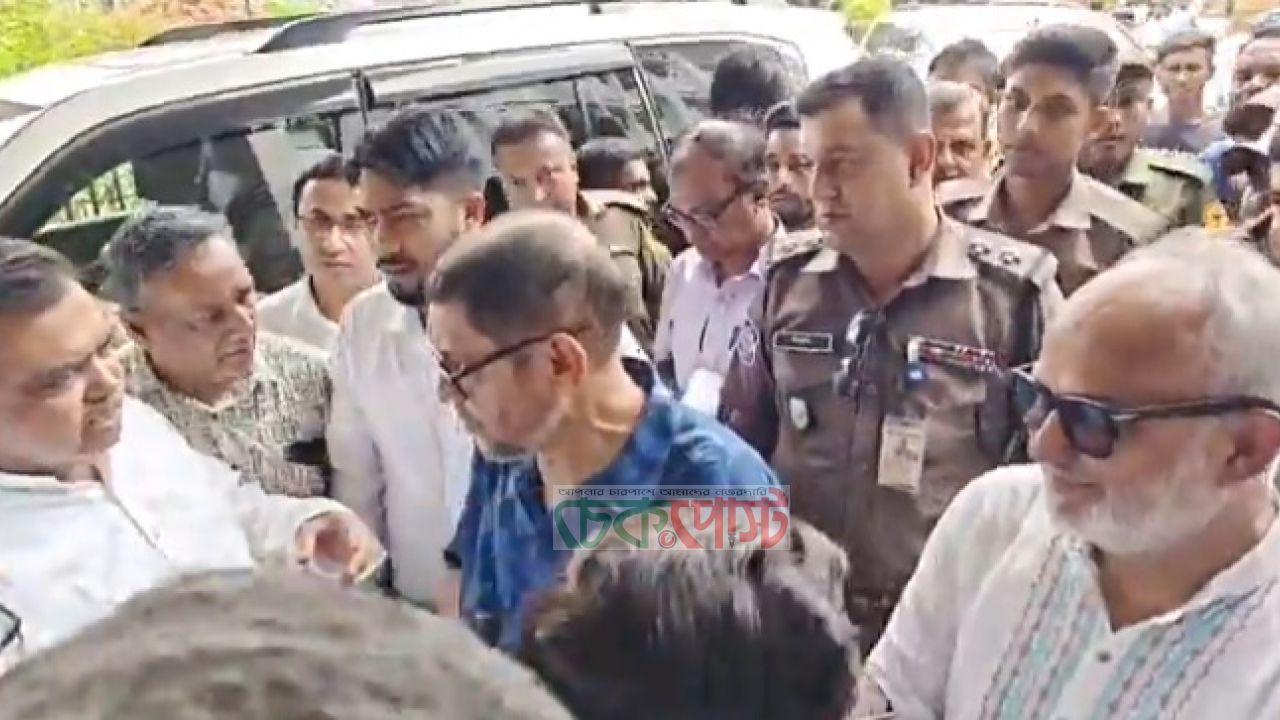খুলনা মেডিকেল কলেজ হাসপাতালের অগ্নিকান্ড পরিদর্শনে পাঁচ মাসের মধ্যে খুলনাসহ পাঁচ বিভাগীয় শহরে অধ্যাধুনিক শিশু হাসপাতাল চালু করা হবে : স্বাস্থ্যমন্ত্রী 