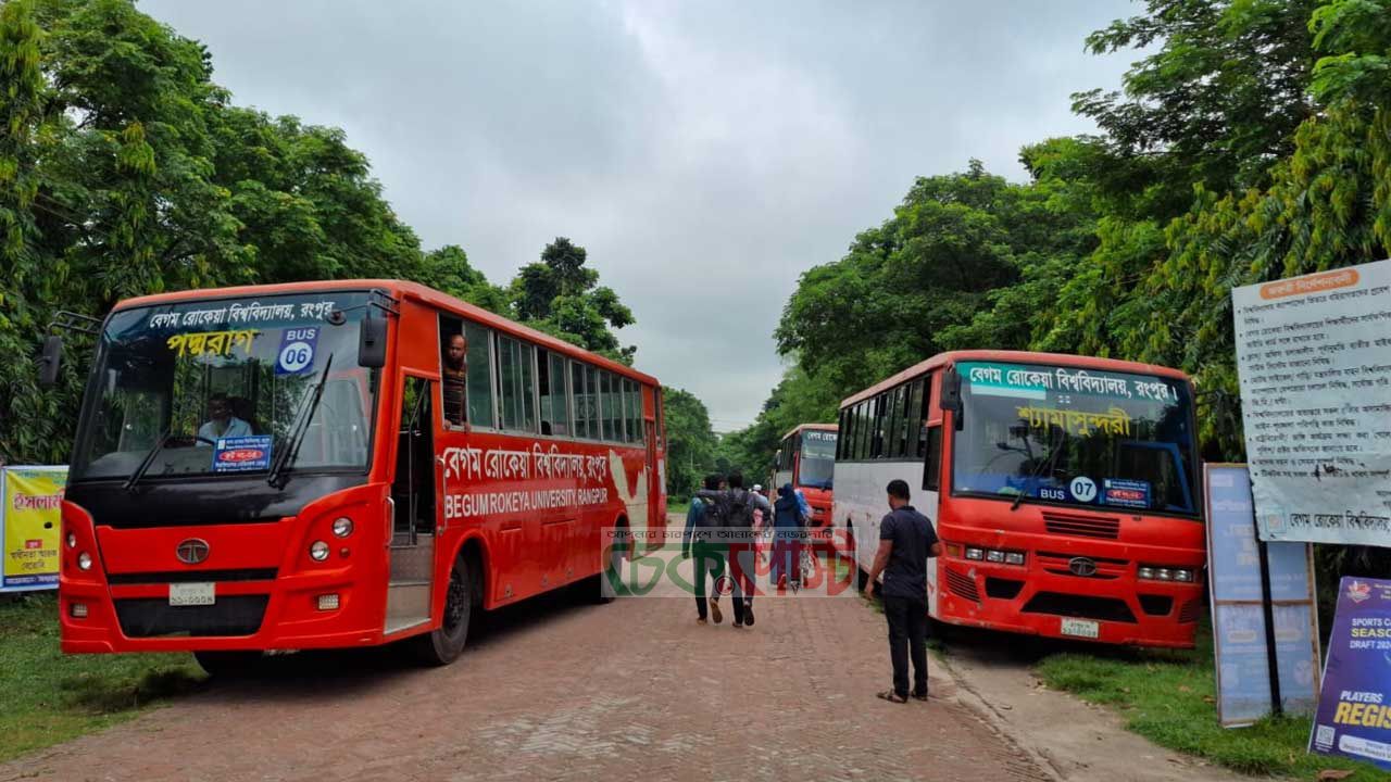ঈদযাত্রায় শিক্ষার্থীদের জন্য বাস দিল বেরোবি প্রশাসন