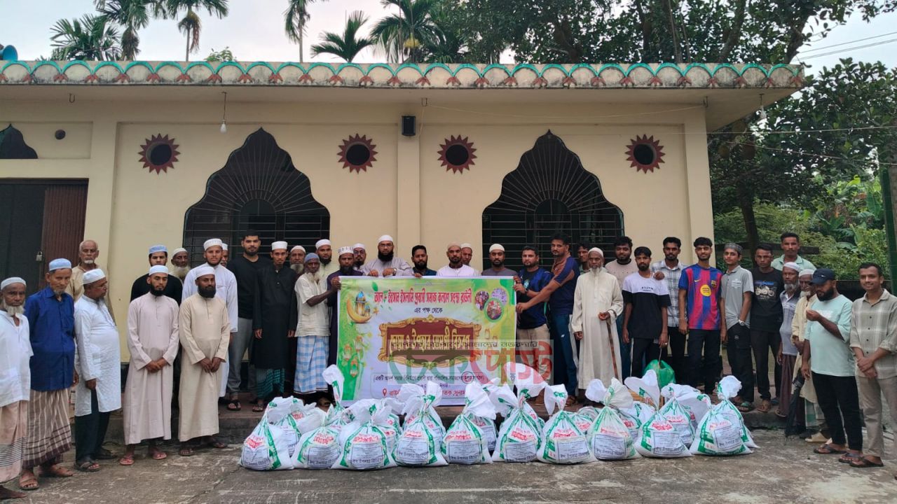 প্রবাসীদের উদ্যোগে রাউলীতে অসহায়দের মাঝে ঈদ উপহার বিতরণ