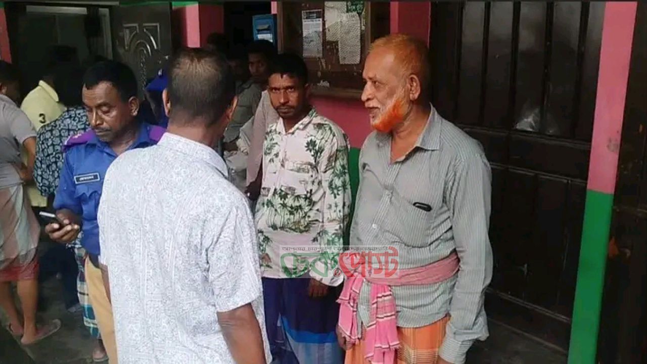 ঈদের ভিজিএফ চালে অনিয়মের অভিযোগ, জামালপুরে ১০ কেজির বদলে মিলছে কম