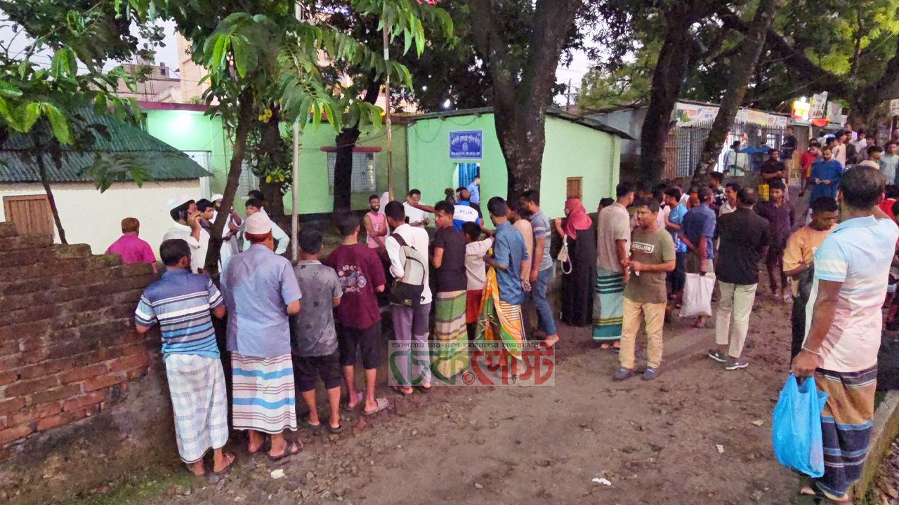ট্রেনের ছাদে বজ্রাঘাত! নরসিংদীতে যাত্রীর মর্মান্তিক মৃত্যু