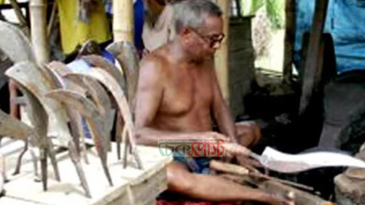 কোরবানির ঈদে টুংটাং শব্দে জমজমাট কামার পাড়া