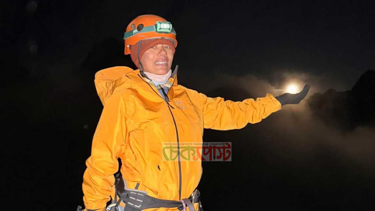 এভারেস্ট জয় করলেন বাংলাদেশী তরুনী