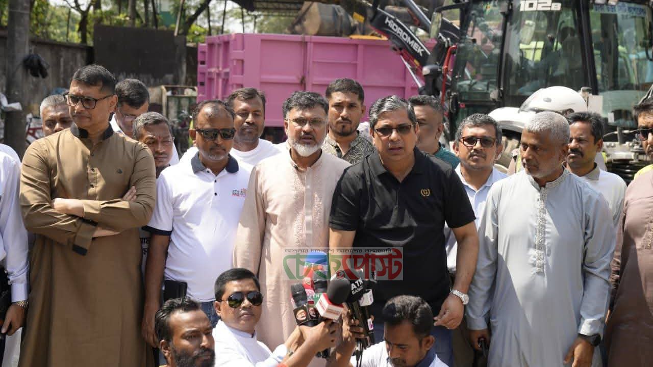 রাজধানীতে দ্রুত বর্জ্য অপসারণে মাঠে প্রতিমন্ত্রী মীর শাহে আলম