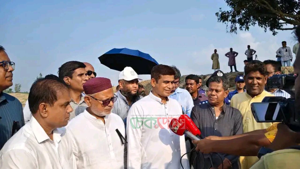 বলরামপুর সাহাপাড়া খাল খনন পরিদর্শনে পানি সম্পদ প্রতিমন্ত্রী ফরহাদ হোসেন আজাদ