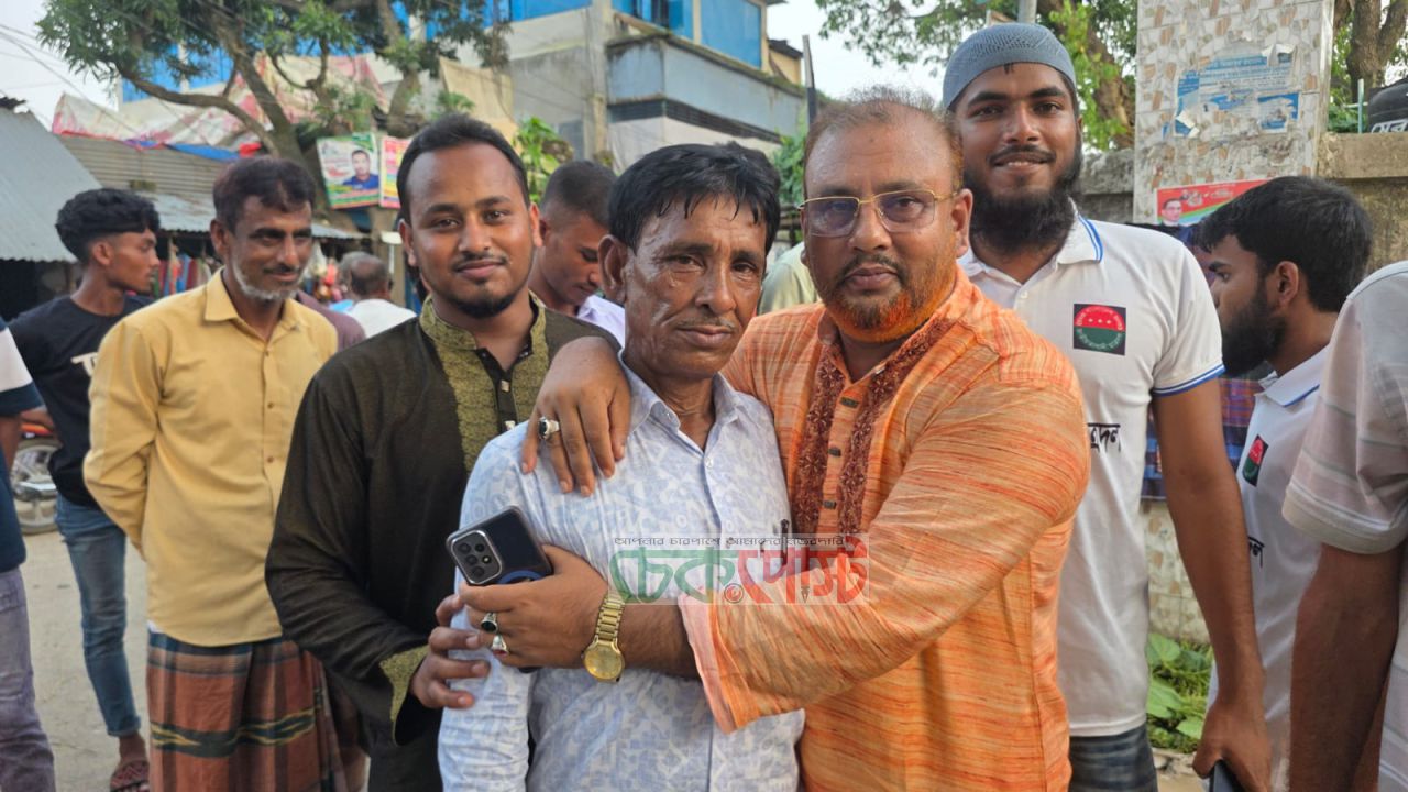 ধামইরহাটে ঈদ শুভেচ্ছা বিনিময়ে সরব রুহুল আমিন, নির্বাচনী আমেজ তুঙ্গে