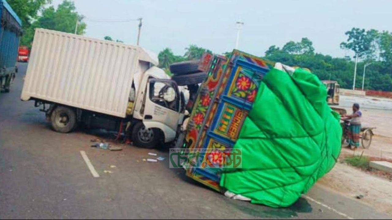 ঢাকা-খুলনা মহাসড়কে ট্রাক-পিকআপের মুখোমুখি সংঘর্ষ, নিহত ১