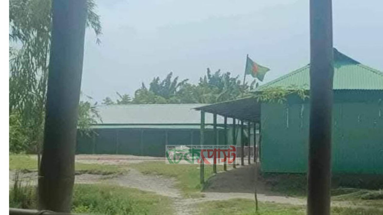 প্রাথমিক বিদ্যালয়ে শিক্ষক অনুপস্থিতির অভিযোগ, ক্ষুব্ধ এলাকাবাসী