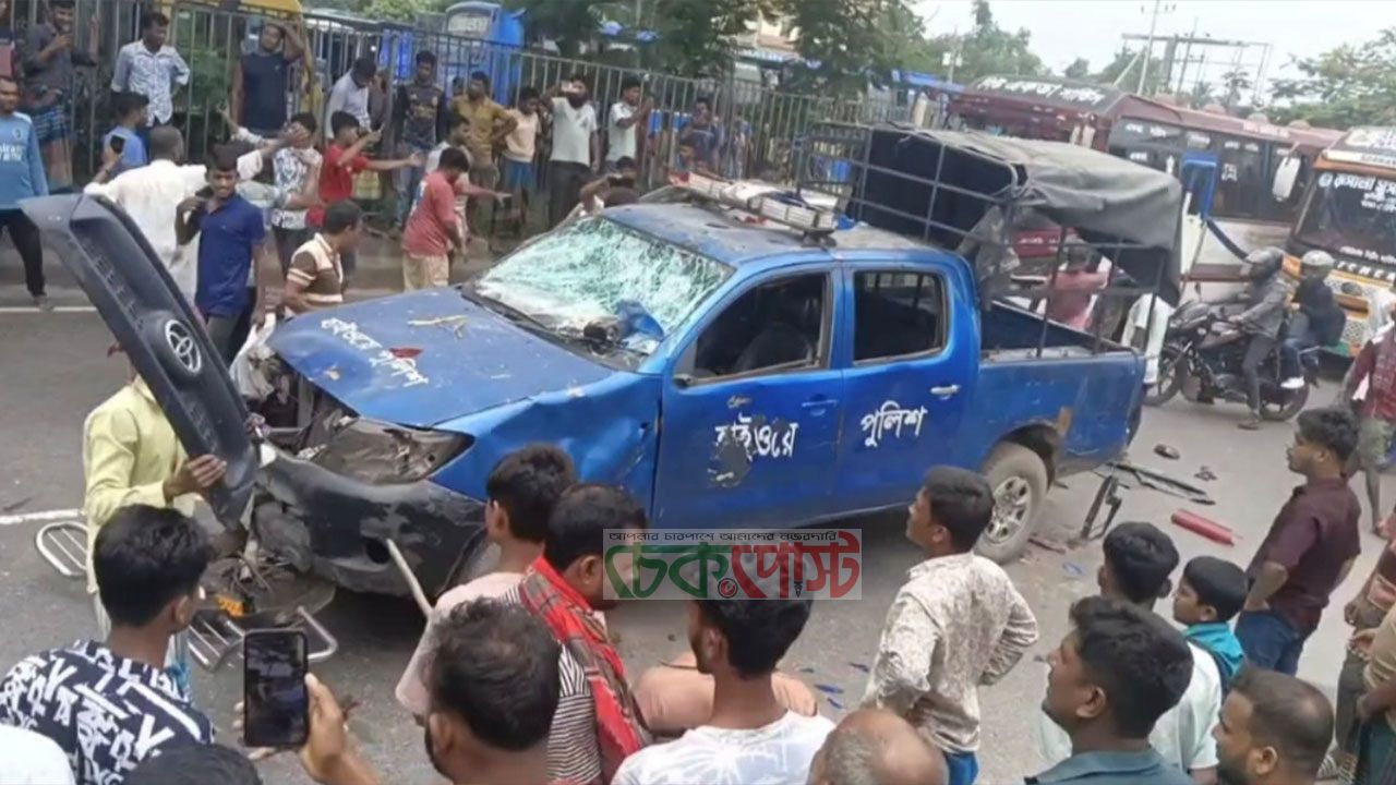 কুমিল্লায় পুলিশের ওপর হামলা: গাড়ি ভাঙচুর, গ্রেপ্তার ১৯