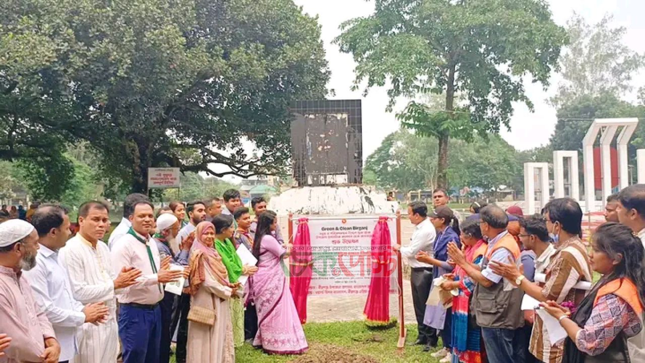 সবুজ ও পরিচ্ছন্ন বীরগঞ্জ গড়তে বড় উদ্যোগ, শুরু হলো উদ্বোধন বৃক্ষরোপণ 