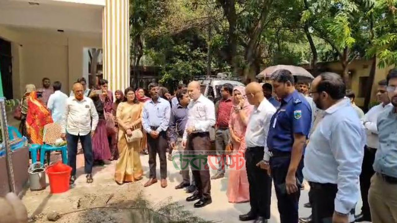 চাঁপাইনবাবগঞ্জে ৫ বছরে ২৫ কোটি বৃক্ষরোপণ কর্মসূচির উদ্বোধন করলেন ডিসি মুসা জঙ্গী