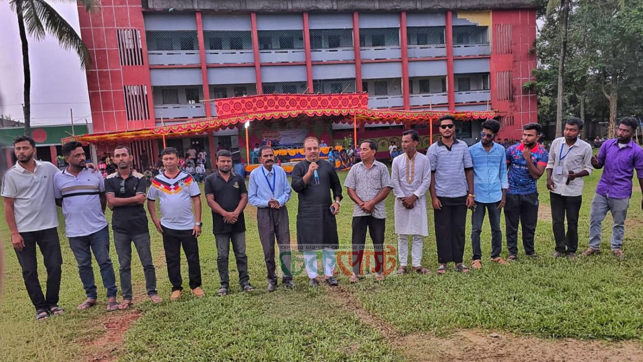 ধামইরহাটে আদিবাসী ফুটবল টুর্নামেন্টের উদ্বোধন, প্রধান অতিথি রুহুল আমিন