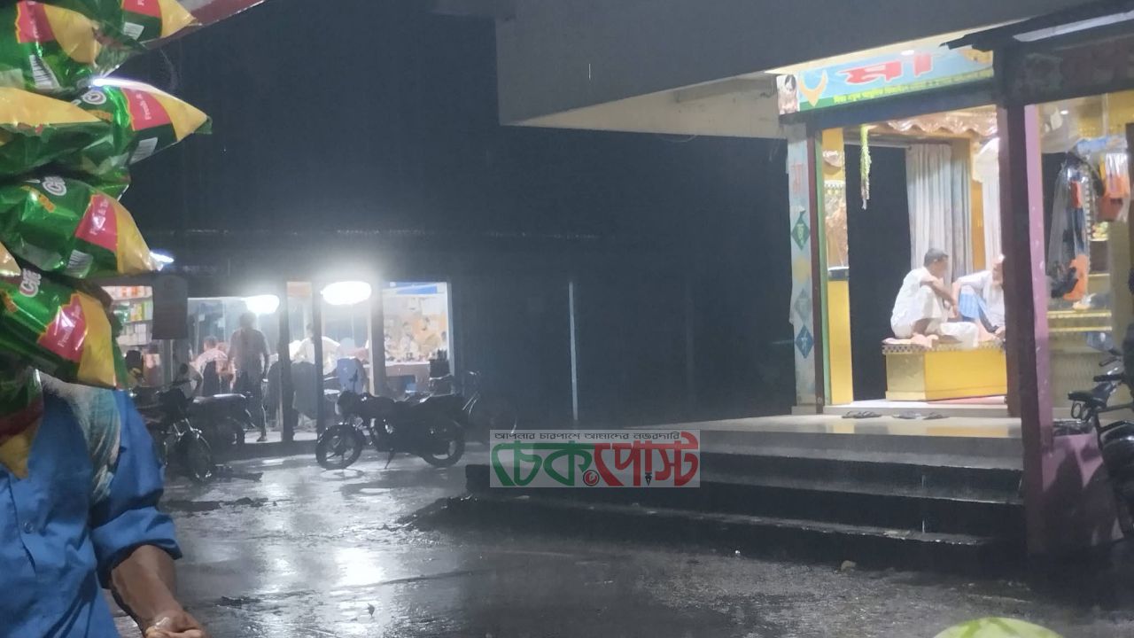 ভুরুঙ্গামারীতে স্বস্তির বৃষ্টি, সারাদিনের তীব্র গরমের পর সন্ধ্যায় বৃষ্টির দেখা