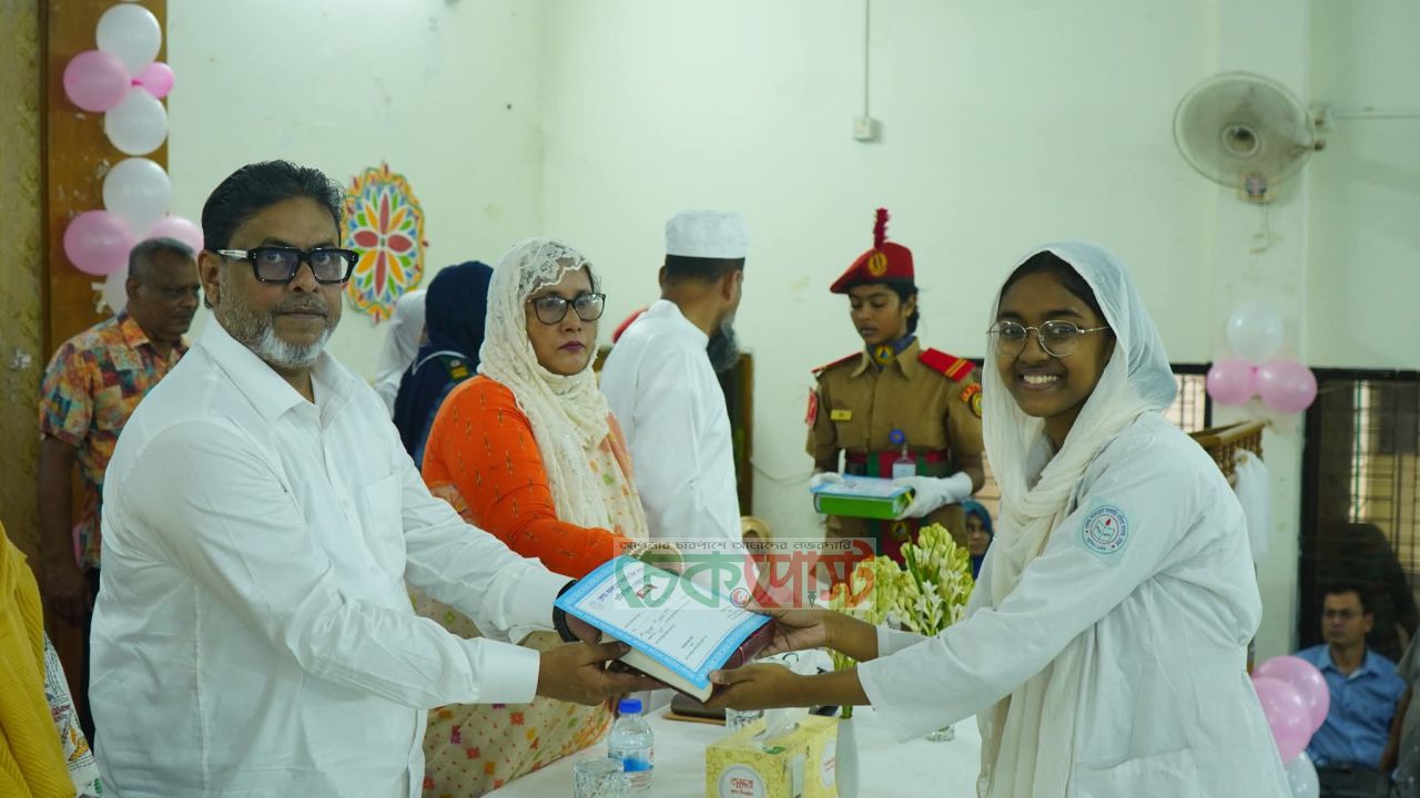 বদরুন্নেসা কলেজের মিলাদ ও পুরস্কার বিতরণীতে প্রধান অতিথি এমপি হামিদুর রহমান