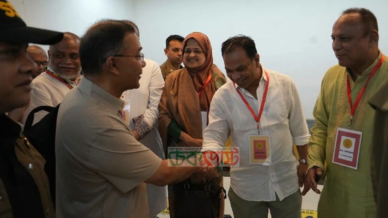 সিলেটে নেমেই এমপিদের প্রশ্ন প্রধানমন্ত্রী তারেক রহমানের: আজ সংসদ নাই?