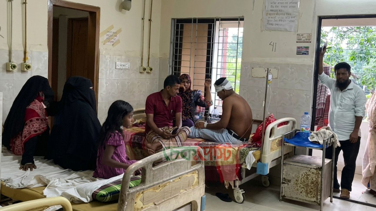 টুঙ্গিপাড়ায় স্কুলছাত্রকে হাতুড়ি দিয়ে হামলা, এলাকায় চাঞ্চল্য
