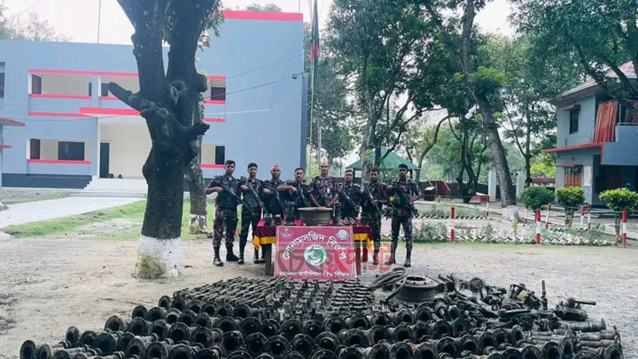 চাঁপাইনবাবগঞ্জ সীমান্তে ৫৯ বিজিবির অভিযান, ২০৭ পিস ভারতীয় যানবাহনের যন্ত্রাংশ জব্দ