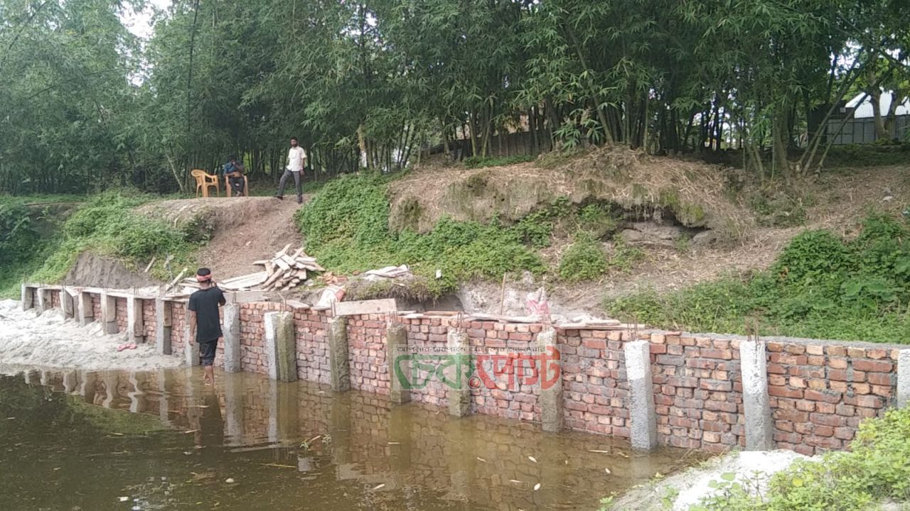 এডিপি টাকায় ব্যক্তিগত বাঁশঝাড়ে গার্ড ওয়াল? সৈয়দপুরে অনিয়মের অভিযোগ