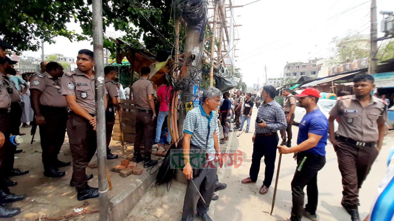 গোলাপবাগ-সায়েদাবাদে অবৈধ স্থাপনা উচ্ছেদে ডিএসসিসির অভিযান