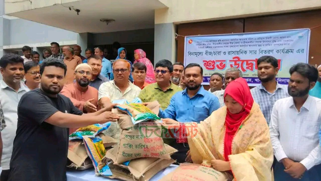 খানসামায় ৩৫০০ কৃষকের মাঝে বিনামূল্যে বীজ, সার ও চারা বিতরণ